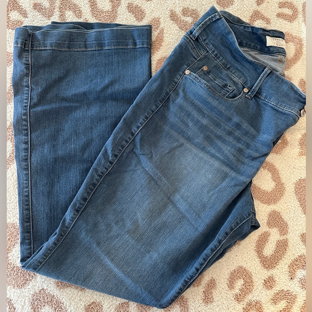 Gently Used Torrid Jean. Size 20R. Medium Wash. Flare Jean.